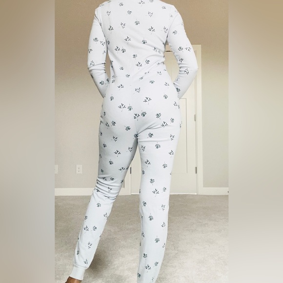 Old Navy Blue Pattern Onesis - Picture 8 of 12